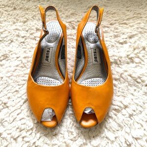 Tsubo orange sling back kitten heel